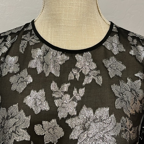 Club Monaco Metallic Pattern Silk Blend Semi Sheer Blouse In Floral Print - XXS - Picture 4 of 16